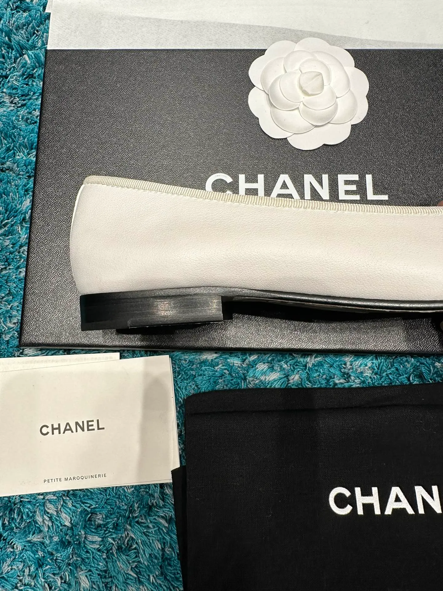 👟👟Ex-factory price 440👟👟 Chanel has been upgrading Chanel shoes ~ 2021ss top version HK overseas purchasing original cut at 1:1 Chanel Chanel Eternal Classic Bow Round Toe Ballet Shoes There are not many good quality, truly no pressure to enter and exit the counter. Regardless of the last type, leather material selection, and manufacturing process, they are all genuine craftsmanship and very sophisticated. ◾️Fabric: Mixed sheepskin imported from Italy ◾️Lining: Imported sheepskin (sweat-absorbent and soft) ◾️Sole: Italian special A-grade genuine leather sole (not ordinary thin sole in the market) ◾️Size: 35-39 [34 40 41 42 43 customization is not returnable]